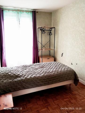 Appartement de 3 pièces bien entretenu au 6 ème étage avec ascenseur.