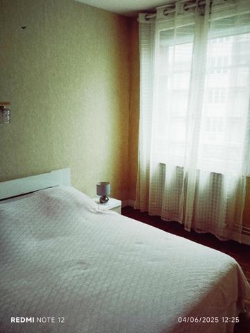 Appartement de 3 pièces bien entretenu au 6 ème étage avec ascenseur.