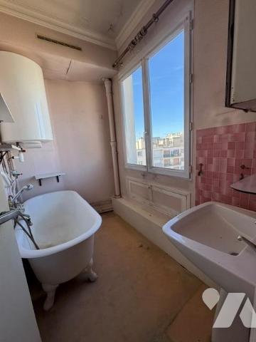 NEUILLY SUR SEINE - AVENUE ACHILLE PERETTI - 2/3 PIECES. 52 m². 6ème étage. Vue dégagée.