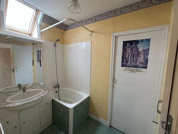 LE POINCONNET - Pavillon sur sous-sol - 4 chambres - terrain.