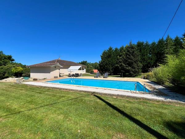MAISON TRADITIONNELLE AVEC PISCINE ET TERRAIN CLOS