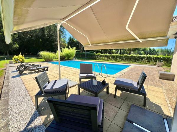 MAISON TRADITIONNELLE AVEC PISCINE ET TERRAIN CLOS