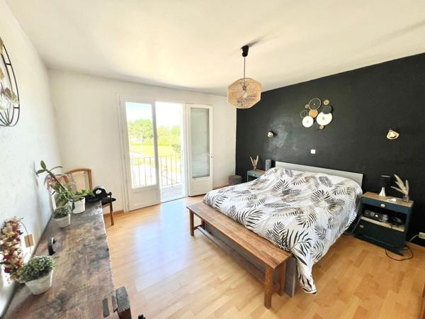 MAISON TRADITIONNELLE AVEC PISCINE ET TERRAIN CLOS