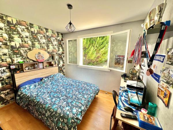 MAISON TRADITIONNELLE AVEC PISCINE ET TERRAIN CLOS