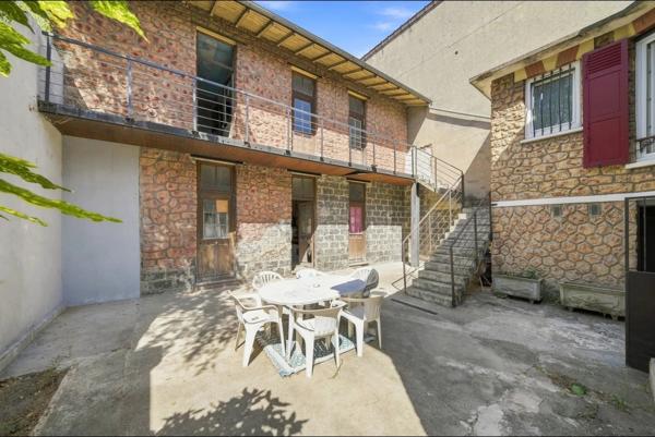 VITRY SUR SEINE (94) - MAISON - 4 PIECES - BATIMENT ANNEXE - ACTIVITE COMMERCIALE POSSIBLE