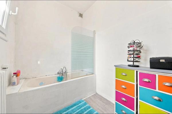 VITRY SUR SEINE (94) - MAISON - 4 PIECES - BATIMENT ANNEXE - ACTIVITE COMMERCIALE POSSIBLE