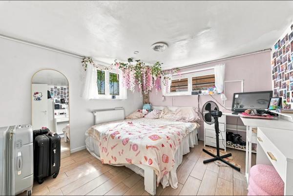 VITRY SUR SEINE (94) - MAISON - 4 PIECES - BATIMENT ANNEXE - ACTIVITE COMMERCIALE POSSIBLE