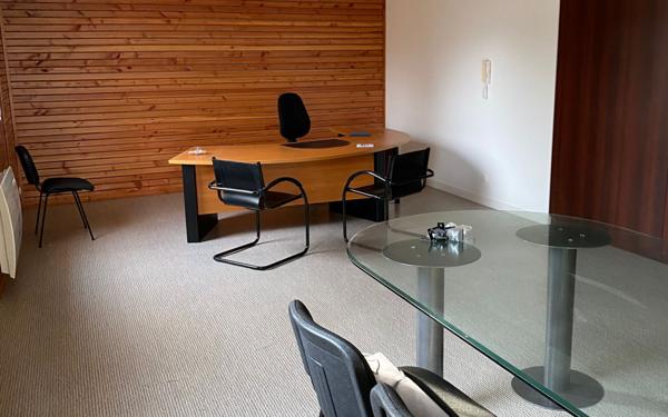 Immeuble à vendre    2 pièces •  Créon