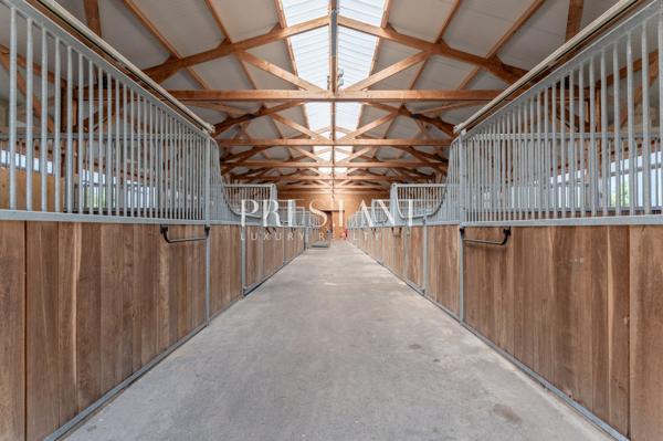 Domaine equestre d’exception avec chateau renové et installations professionnelles sur 36,8 hectares, ANGOULEME