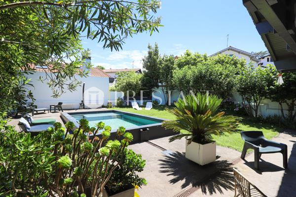 ITSAS ANDEREA – Ancienne école au coeur du village – maison avec piscine – 12 personnes, GUETHARY