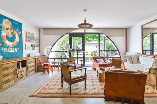 ITSAS ANDEREA – Ancienne école au coeur du village – maison avec piscine – 12 personnes, GUETHARY