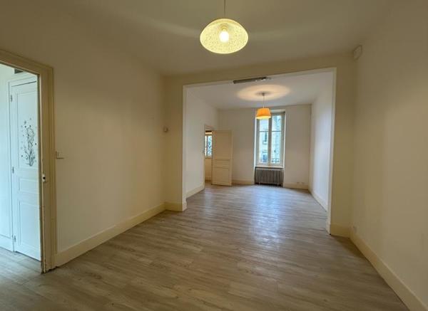 Maison 72 345 € Vierzon 5 p 99 m² DPE E