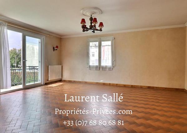 QUESTEMBERT 56230 - MAISON CENTRE VILLE.  6 pièces 108m2
