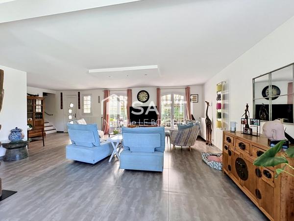 PROPRIETE - 6 CH - PISCINE - DOUBLE GARAGE
