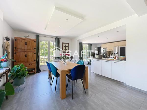 PROPRIETE - 6 CH - PISCINE - DOUBLE GARAGE