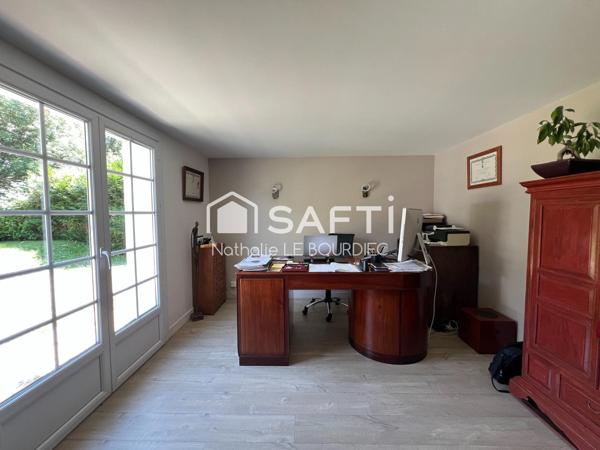 PROPRIETE - 6 CH - PISCINE - DOUBLE GARAGE