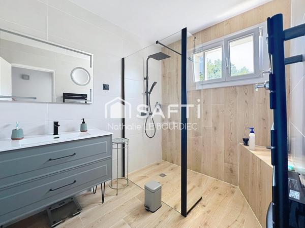 PROPRIETE - 6 CH - PISCINE - DOUBLE GARAGE