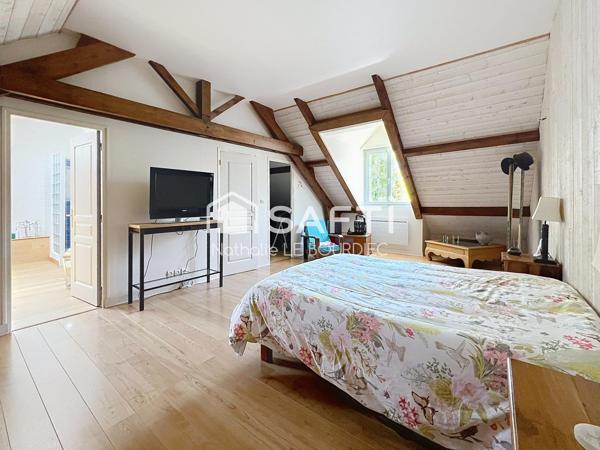 PROPRIETE - 6 CH - PISCINE - DOUBLE GARAGE