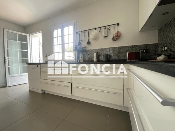 Location Appartement meublé 5 pièces 89.69 m² - 28 RUE DE ROHAN La Rochelle 17000