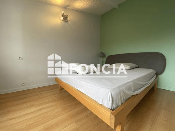 Location Appartement meublé 5 pièces 89.69 m² - 28 RUE DE ROHAN La Rochelle 17000