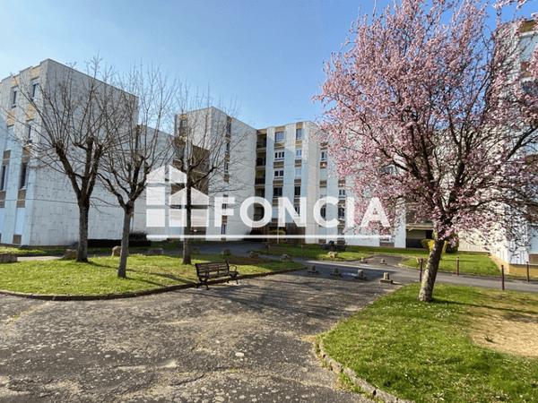 Location Appartement 4 pièces 79.9 m² - 5 RUE EUGENE LANDAIS Poitiers 86000