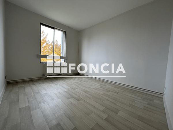 Location Appartement 4 pièces 79.9 m² - 5 RUE EUGENE LANDAIS Poitiers 86000