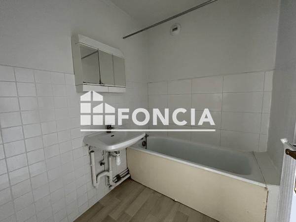 Location Appartement 4 pièces 79.9 m² - 5 RUE EUGENE LANDAIS Poitiers 86000