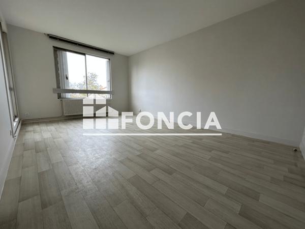 Location Appartement 4 pièces 79.9 m² - 5 RUE EUGENE LANDAIS Poitiers 86000