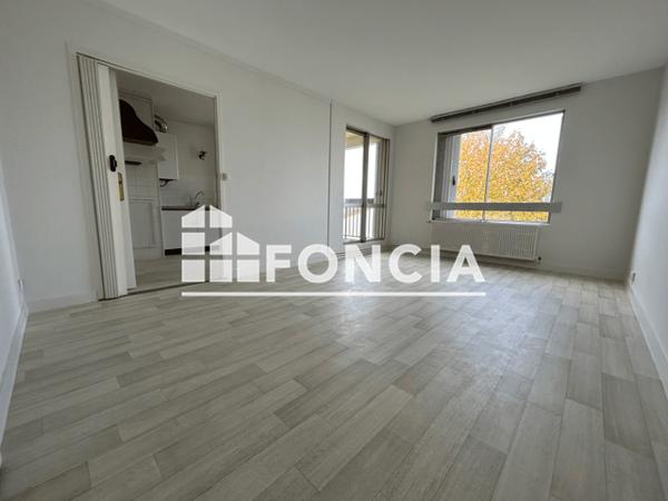 Location Appartement 4 pièces 79.9 m² - 5 RUE EUGENE LANDAIS Poitiers 86000