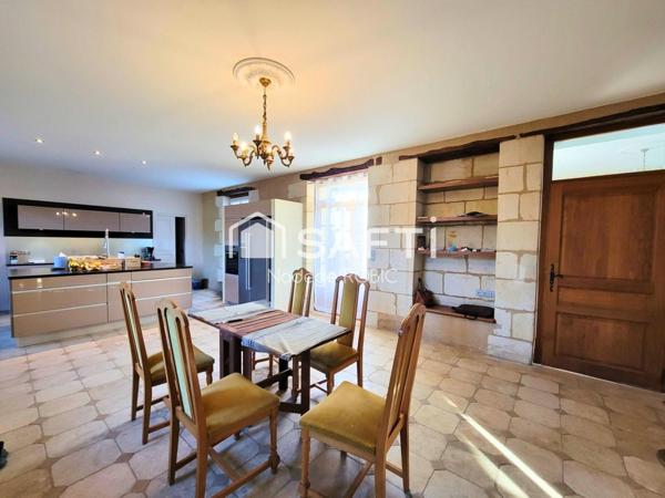 Maison de maître avec dépendances et troglodytes