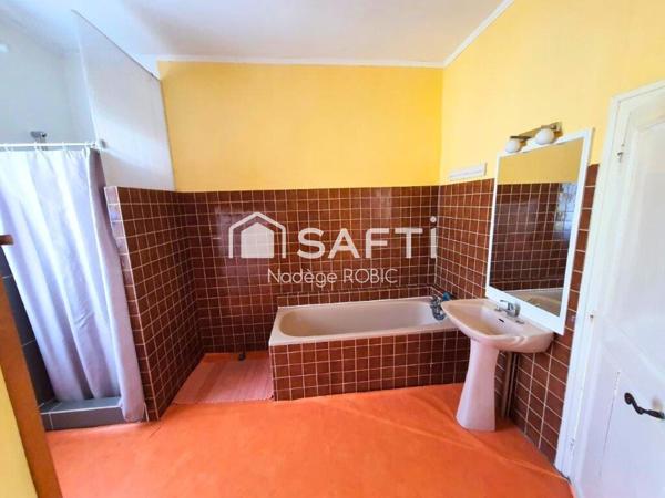 Maison de maître avec dépendances et troglodytes