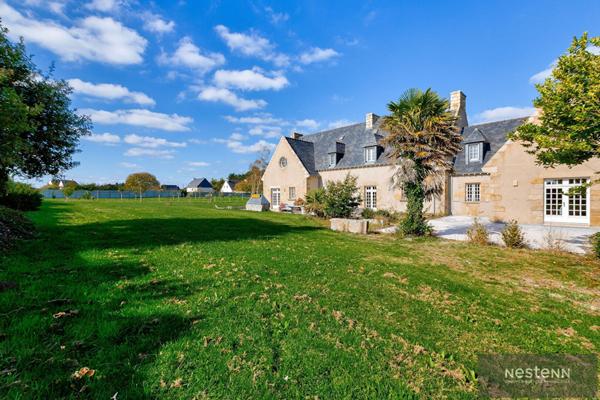 Demeure de prestige sur 1.5 hectares avec étang, dépendance et parc paysager -Trégueux (Baie de Saint-Brieuc)