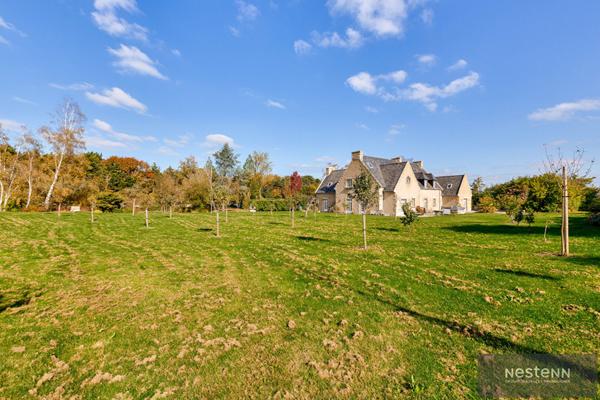 Demeure de prestige sur 1.5 hectares avec étang, dépendance et parc paysager -Trégueux (Baie de Saint-Brieuc)