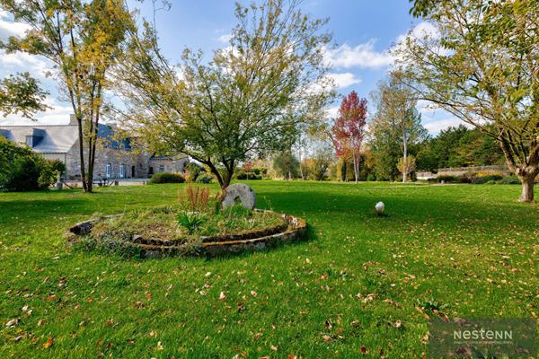 Demeure de prestige sur 1.5 hectares avec étang, dépendance et parc paysager -Trégueux (Baie de Saint-Brieuc)
