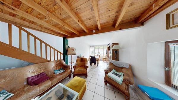 maison de village 2-3 appartements avec stationnement