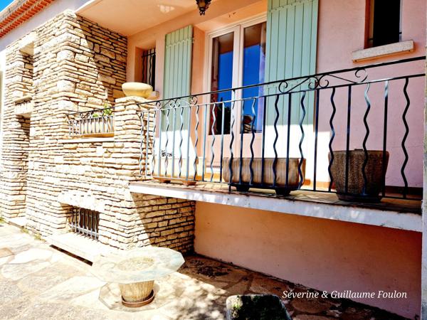 maison en centre ville d'APT avec 2 chambres, garage, un sous-sol total et une grande cour