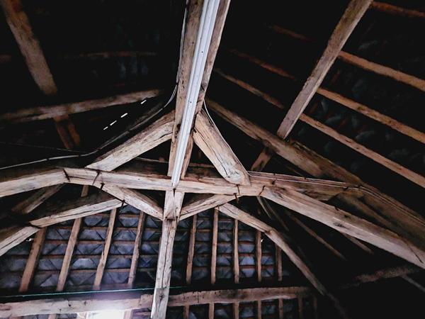 SAINT DOULCHARD IMMEUBLE DE 285M² GARAGE DEPENDANCES