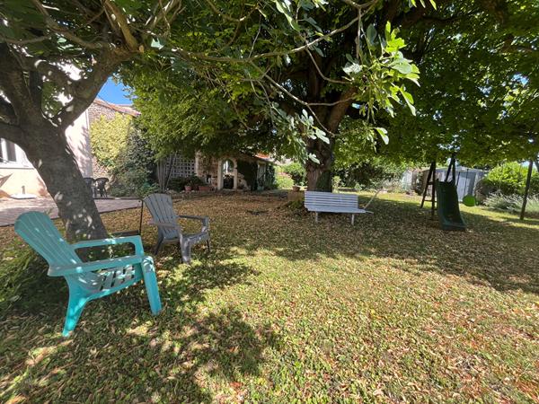 Drôme, Loriol-sur-Drôme : Deux habitations, une piscine, un fort potentiel !