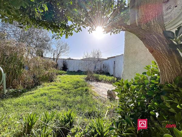 Longère Charentaise à Dompierre sur Mer -135 m2 - Rénovation à prévoir - Jardin clos et sans vis à vis