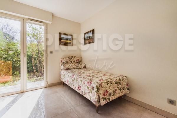 Appartement
                                                                                                                                                                                                                                                                                                                        5 pièce(s)                                                                                                                                                                                                          3 chambre(s)                                                                                                                                                                                                          104  m²