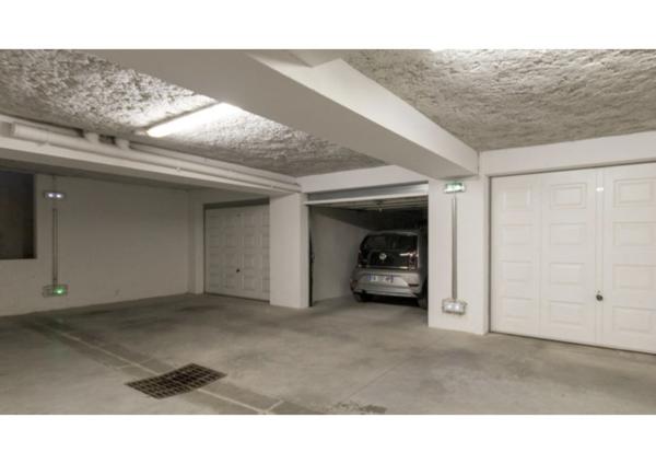 Appartement
                                                                                                                                                                                                                                                                                                                        5 pièce(s)                                                                                                                                                                                                          3 chambre(s)                                                                                                                                                                                                          104  m²