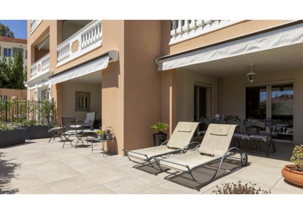 Appartement
                                                                                                                                                                                                                                                                                                                        5 pièce(s)                                                                                                                                                                                                          3 chambre(s)                                                                                                                                                                                                          104  m²