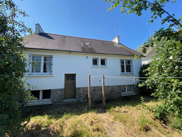 GUINGAMP - MAISON SITUEE A PROXIMITE DES ECOLES ET DES COMMODITES !