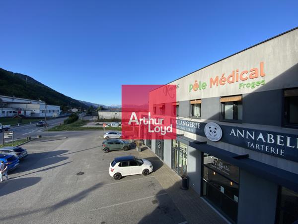 Bureaux à louer avec terrasse à Froges bâtiment récent accès autoroutier