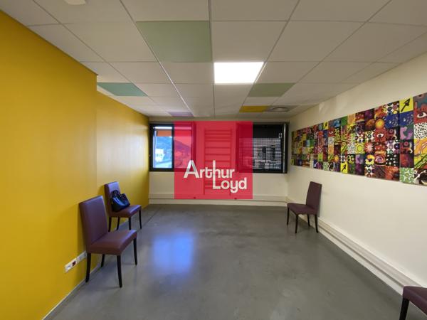 Bureaux à louer avec terrasse à Froges bâtiment récent accès autoroutier