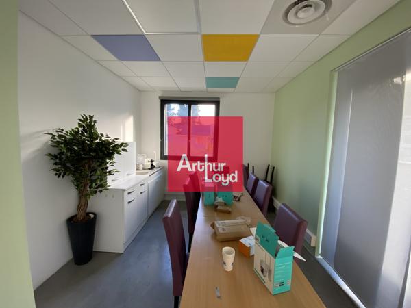 Bureaux à louer avec terrasse à Froges bâtiment récent accès autoroutier