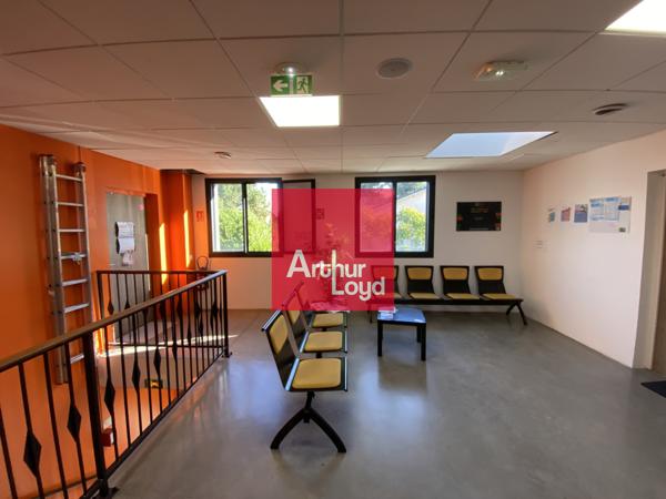 Bureaux à louer avec terrasse à Froges bâtiment récent accès autoroutier