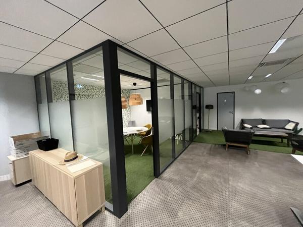 IMPLANTEZ VOTRE ENTREPRISE DANS UN ESPACE DE BUREAUX FONCTIONNEL, AU CŒUR D'UN CENTRE D'AFFAIRES DYNAMIQUE À NIORT.