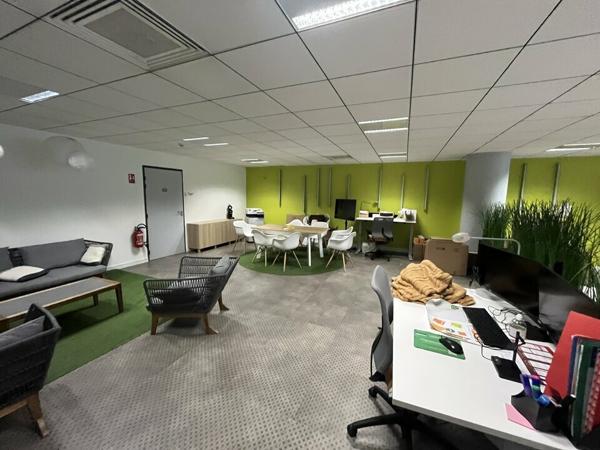 IMPLANTEZ VOTRE ENTREPRISE DANS UN ESPACE DE BUREAUX FONCTIONNEL, AU CŒUR D'UN CENTRE D'AFFAIRES DYNAMIQUE À NIORT.