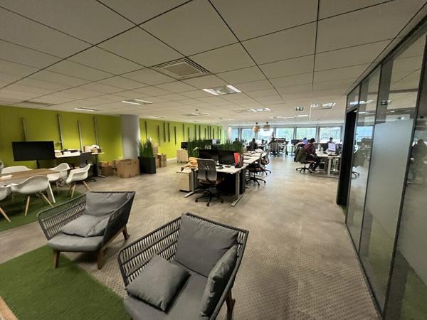 IMPLANTEZ VOTRE ENTREPRISE DANS UN ESPACE DE BUREAUX FONCTIONNEL, AU CŒUR D'UN CENTRE D'AFFAIRES DYNAMIQUE À NIORT.